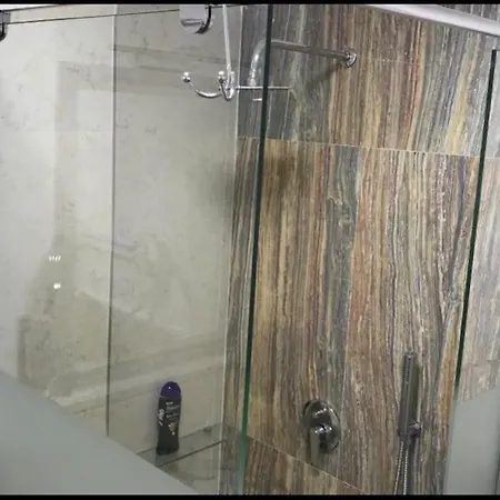 Flowers Studio - Pazari I Ri Lejlighed